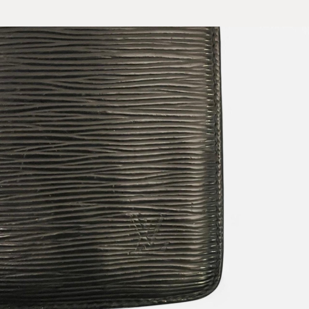Authentic LOUIS VUITTON Epi Black Clutch - Picture 5 of 11